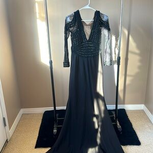 Black long sleeve chick lace evening wear